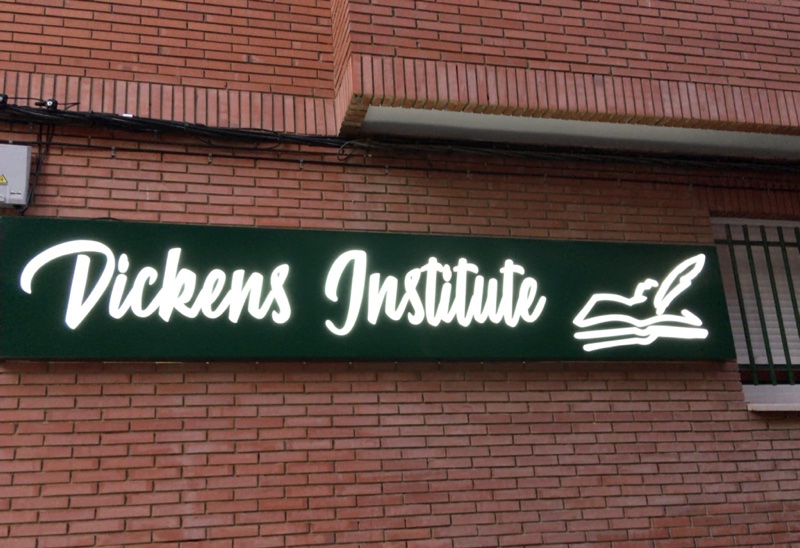 Instituto Dickens fachada nueva